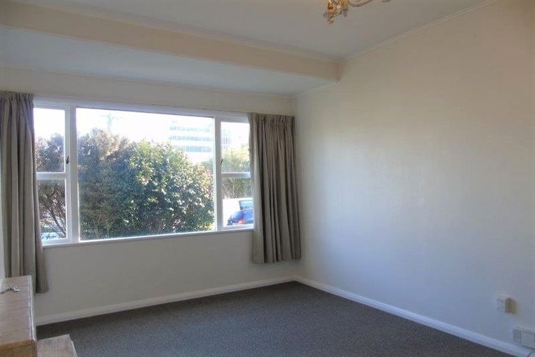 Photo of property in 12 Edge Hill, Mount Victoria, Wellington, 6011