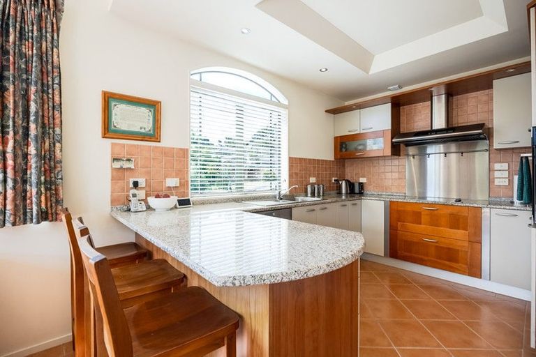 Photo of property in 30 Woodridge Avenue, Northcross, Auckland, 0630