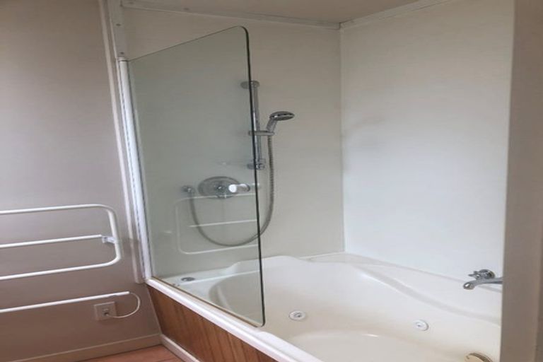 Photo of property in 382 Memorial Avenue, Burnside, Christchurch, 8053