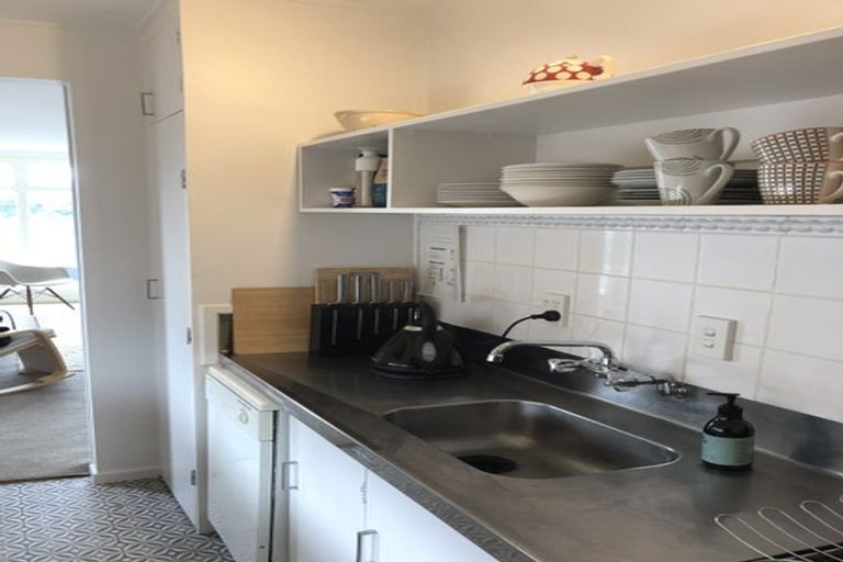 Photo of property in 11/4 Claremont Grove, Mount Victoria, Wellington, 6011