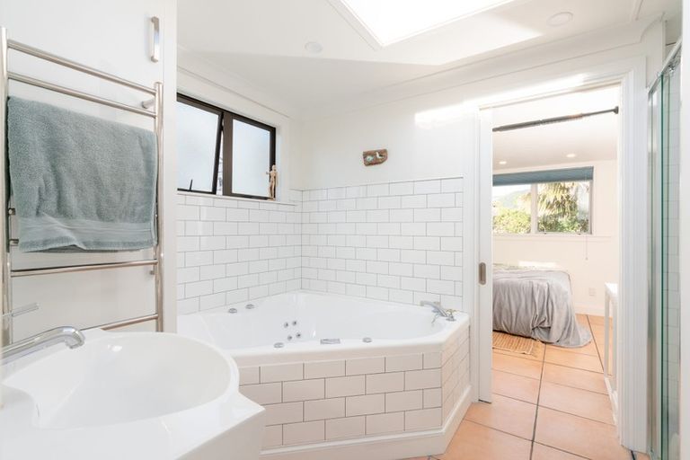 Photo of property in 22 Aperahama Street, Paekakariki, 5034