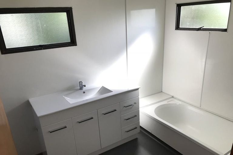 Photo of property in 139 Aviemore Drive, Highland Park, Auckland, 2010