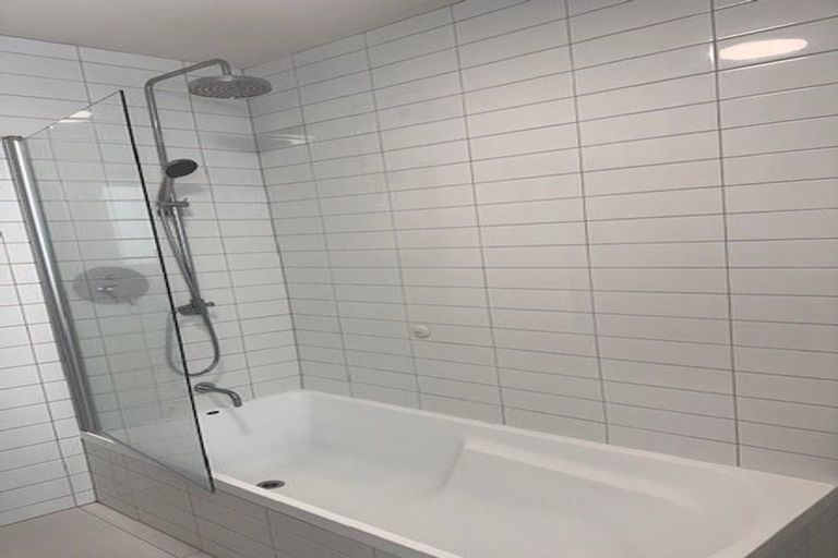 Photo of property in 10/3 Severn Street, Island Bay, Wellington, 6023