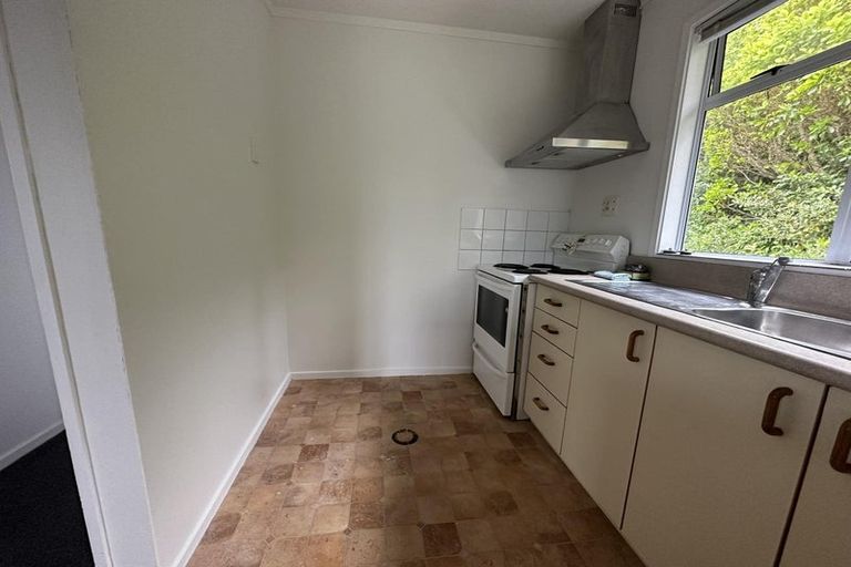 Photo of property in 31b Omega Street, Newlands, Wellington, 6037