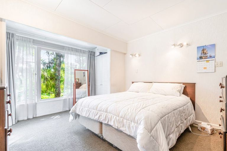 Photo of property in 98 Scenic Drive, Titirangi, Auckland, 0604