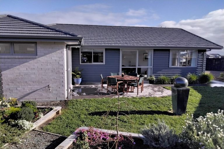 Photo of property in 22 Olney Court, One Tree Point, 0118