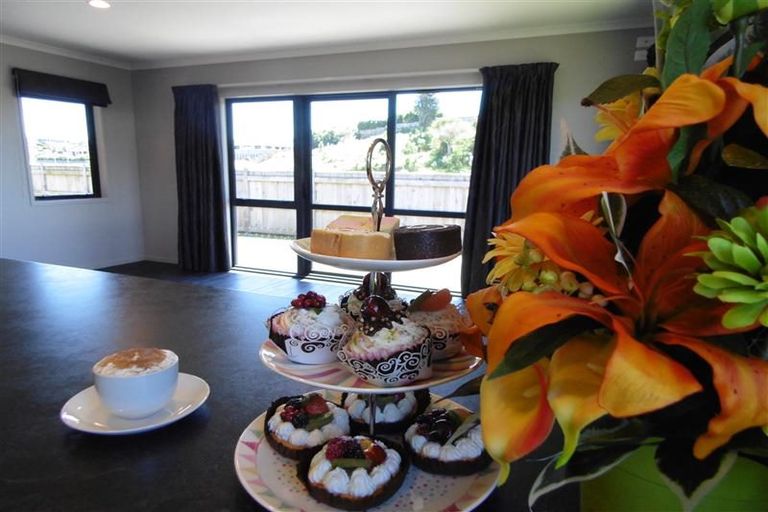Photo of property in 4 Pipitea Place, Whalers Gate, New Plymouth, 4310