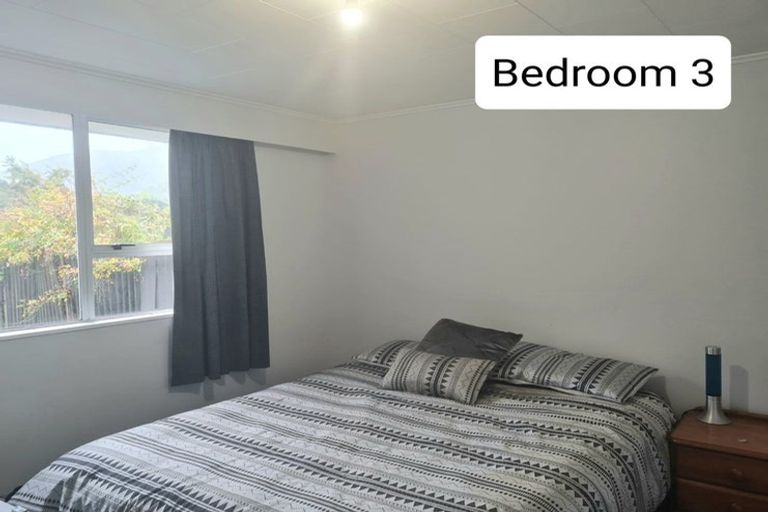 Photo of property in 2/5b Gemstone Drive, Birchville, Upper Hutt, 5018