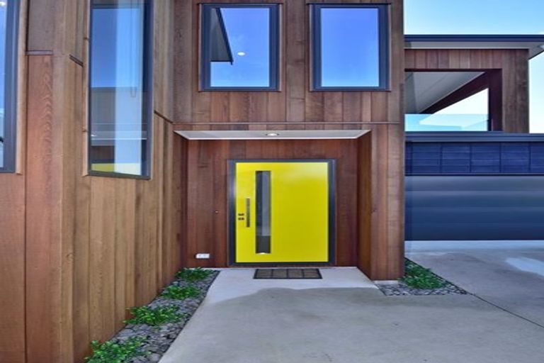 Photo of property in 136 East Coast Road, Forrest Hill, Auckland, 0620