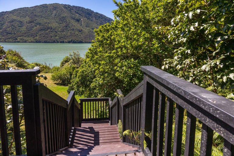 Photo of property in 687 Queen Charlotte Drive, Havelock, Picton, 7281