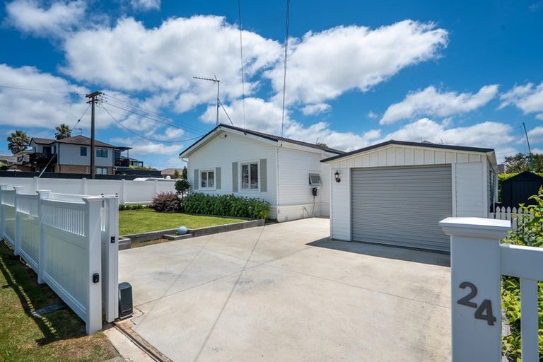 Photo of property in 1/24 Toroa Street, Torbay, Auckland, 0630