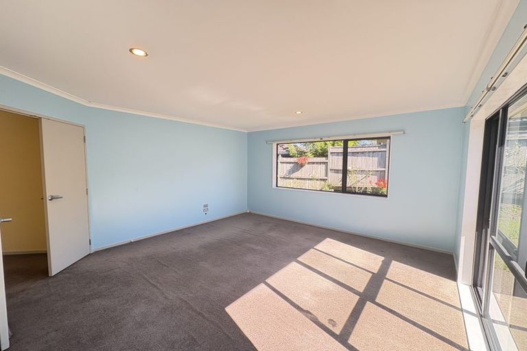 Photo of property in 53 Makora Road, Massey, Auckland, 0614