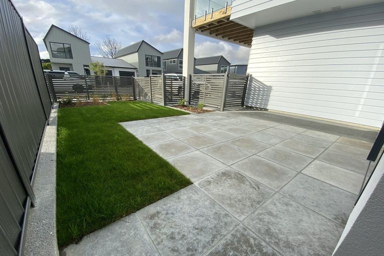 Photo of property in 23 Koreke Close, Kenepuru, Porirua, 5022