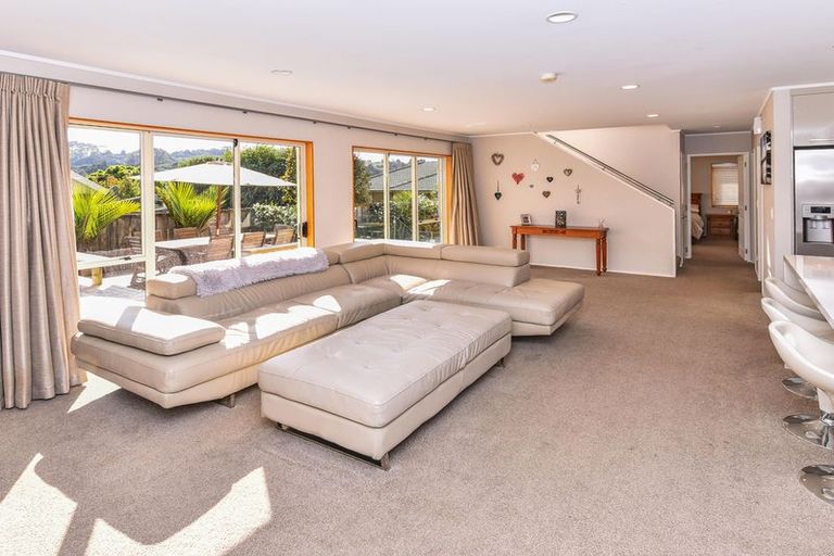 Photo of property in 102 Charles Prevost Drive, The Gardens, Auckland, 2105