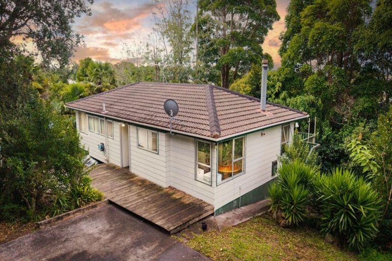 Photo of property in 11 Kilcar Place, Massey, Auckland, 0614