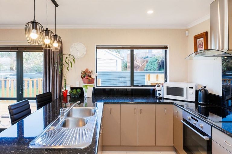 Photo of property in 12 Lydia Place, Kelvin Grove, Palmerston North, 4414