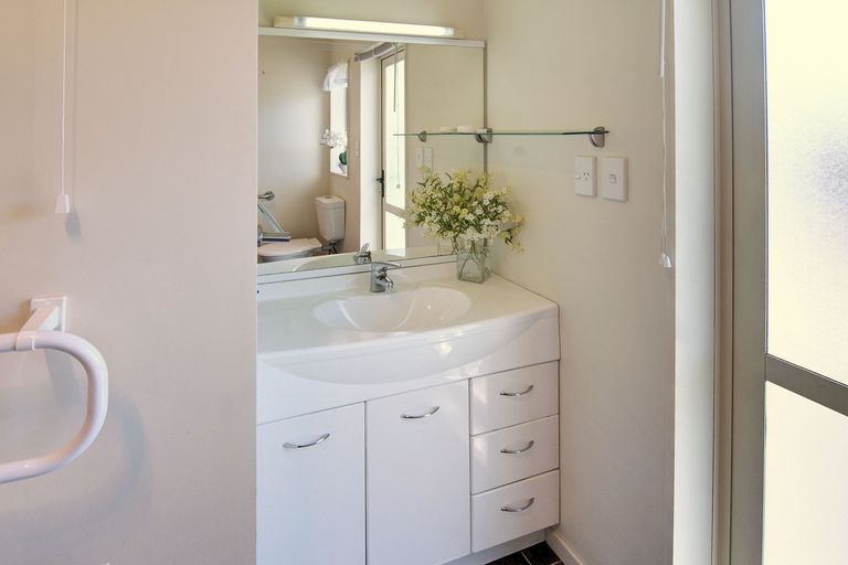 Photo of property in Holdsworth Villas, 4/2 William Donald Drive, Solway, Masterton, 5810