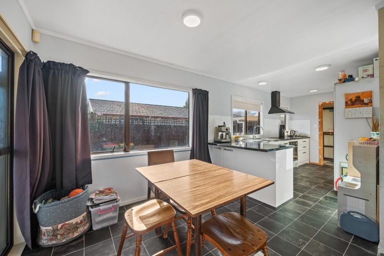 Photo of property in 2/52 Athlone Crescent, Avalon, Lower Hutt, 5011