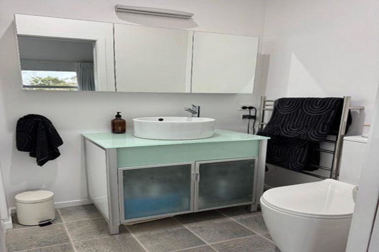 Photo of property in 2/57 Aeroview Drive, Beach Haven, Auckland, 0626