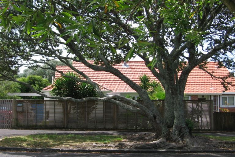 Photo of property in 12 Seacombe Road, Point Chevalier, Auckland, 1022