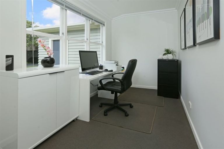 Photo of property in 27 Norcross Avenue, Henderson, Auckland, 0612