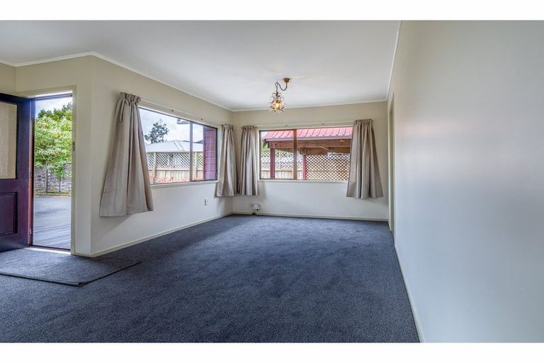Photo of property in 3/54 Swanson Road, Henderson, Auckland, 0610