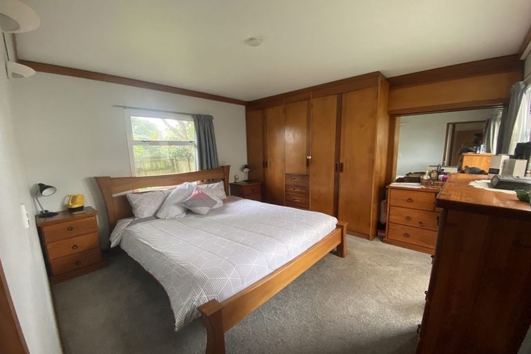 Photo of property in 1 Pokapu Street, Titirangi, Auckland, 0600