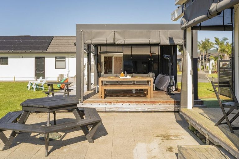 Photo of property in 14 Mermaid Place, Whitianga, 3510