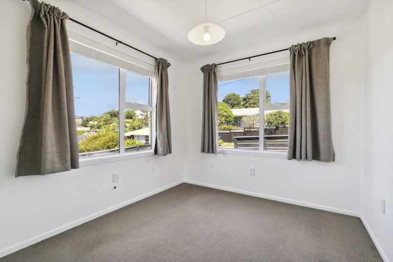 Photo of property in 25 Beazley Avenue, Paparangi, Wellington, 6037