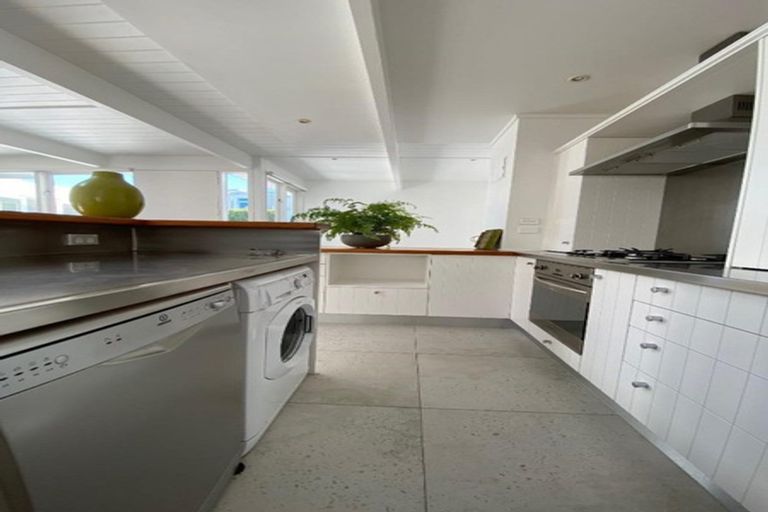 Photo of property in 3/252 Hurstmere Road, Takapuna, Auckland, 0622