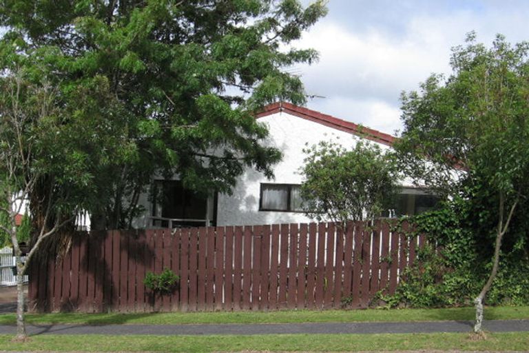 Photo of property in 1/17 Sturm Avenue, Massey, Auckland, 0614