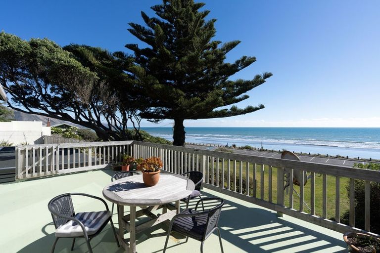 Photo of property in 136 The Parade, Paekakariki, 5034