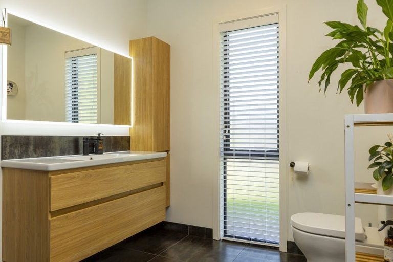 Photo of property in 2 Nga Tui Lane, Acacia Bay, Taupo, 3385