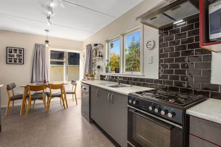 Photo of property in 27 Gardiner Grove, Wainuiomata, Lower Hutt, 5014