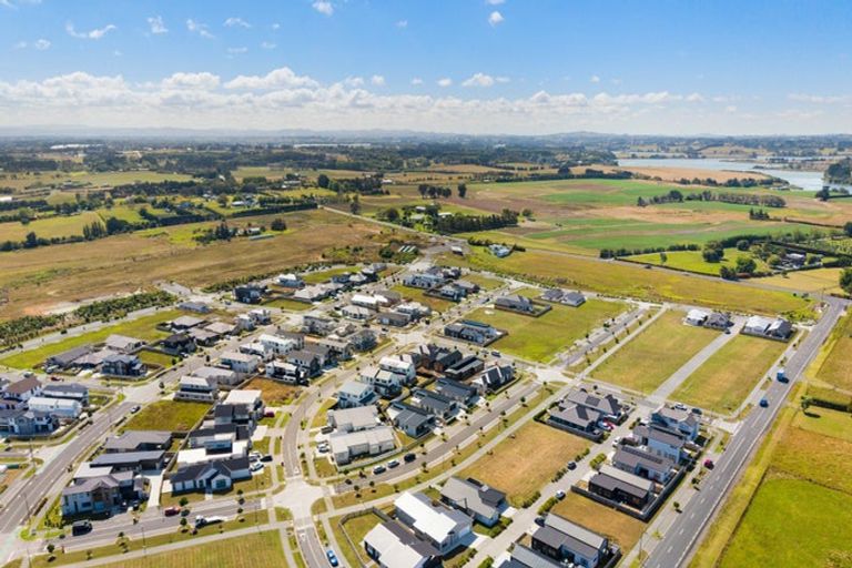 Photo of property in 17 Uatoto Road, Clarks Beach, 2122