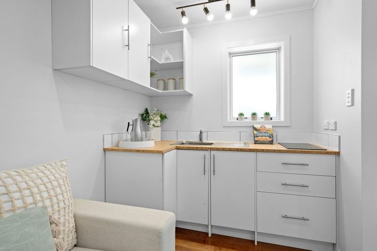 Photo of property in 98 Williams Street, Cambridge, 3434