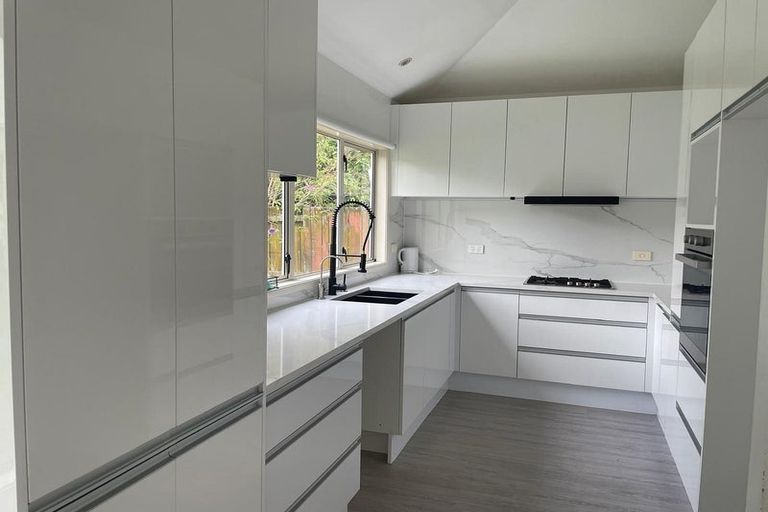 Photo of property in 3 Dainton Place, New Lynn, Auckland, 0600