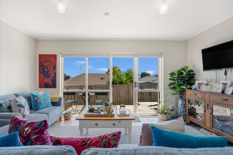 Photo of property in 2/23 Waitoa Street, Waiuku, 2123