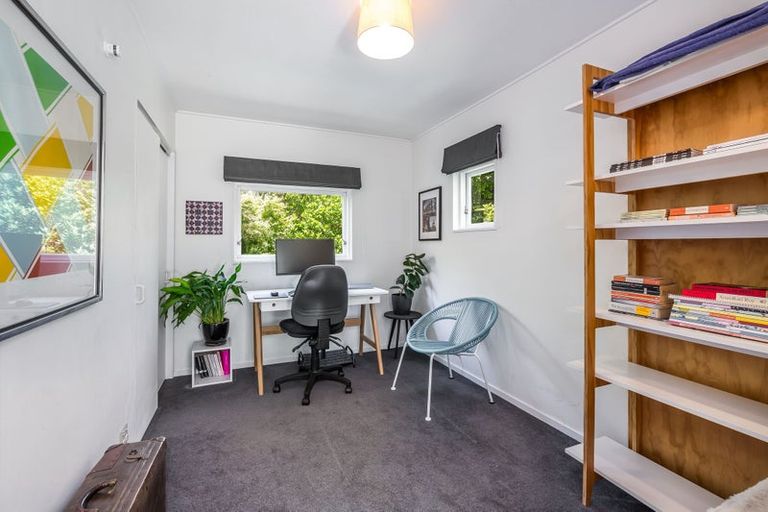 Photo of property in 21 Ferry Road, Days Bay, Lower Hutt, 5013