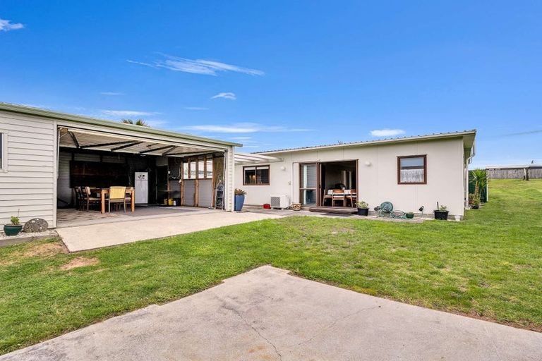 Photo of property in 100 Pukehina Parade, Pukehina, 3189
