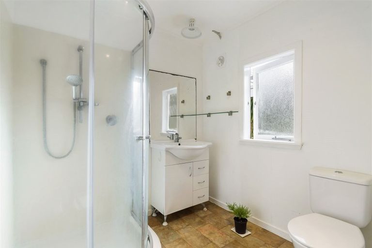 Photo of property in 145 Ocean View Road, Hillcrest, Auckland, 0627