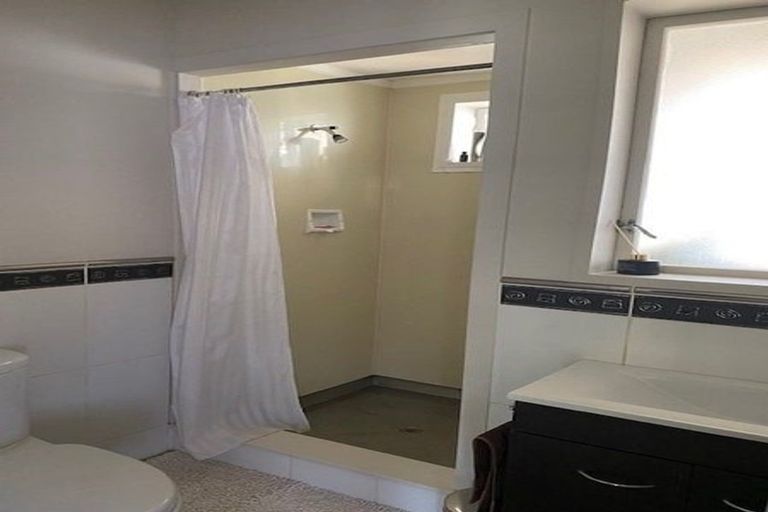 Photo of property in 70 Oriel Avenue, Tawa, Wellington, 5028