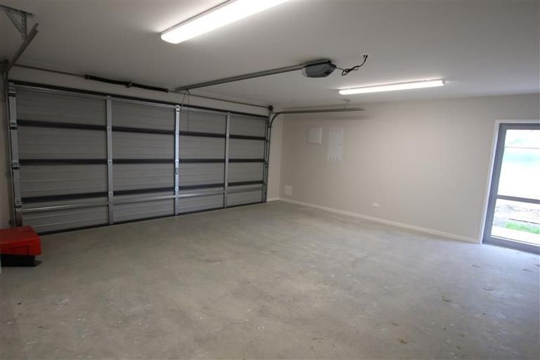 Photo of property in 6 Te Roera Place, Riverhead, 0820