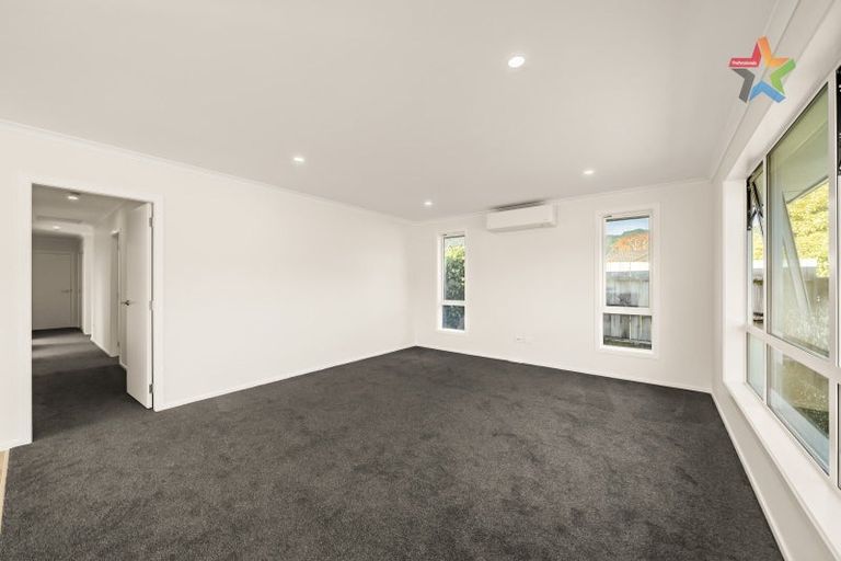 Photo of property in 298a Stokes Valley Road, Stokes Valley, Lower Hutt, 5019