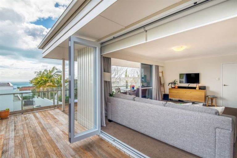 Photo of property in 4/30 Castor Bay Road, Castor Bay, Auckland, 0620