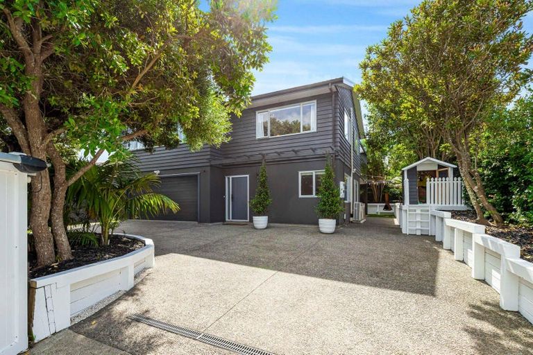 Photo of property in 4 Brandon Road, Manly, Whangaparaoa, 0930
