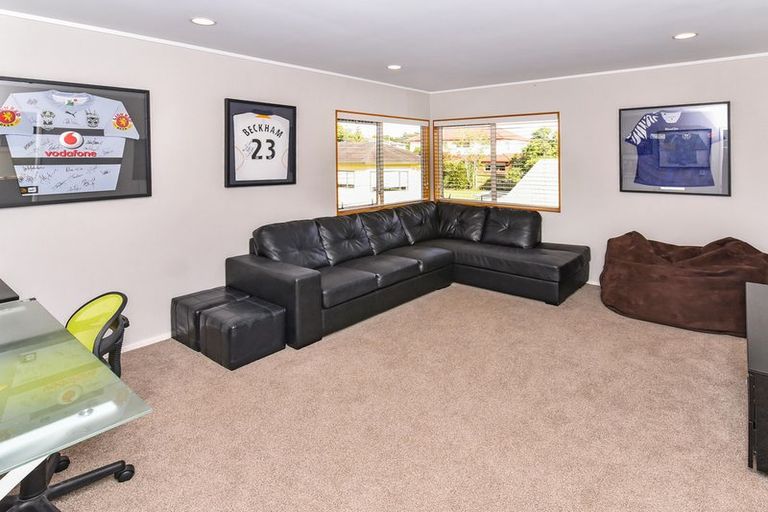 Photo of property in 102 Charles Prevost Drive, The Gardens, Auckland, 2105