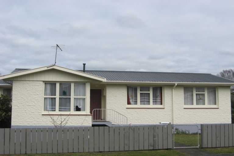 Photo of property in 1 Benbow Place, Westown, New Plymouth, 4310