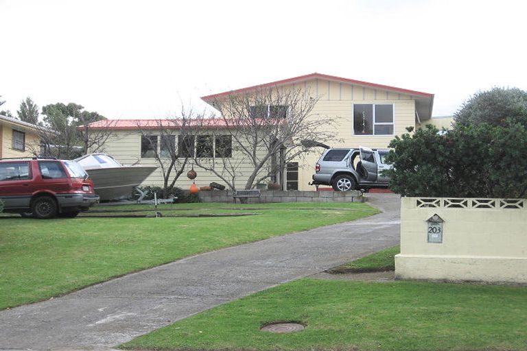 Photo of property in 203 Matai Road, Raumati Beach, Paraparaumu, 5032