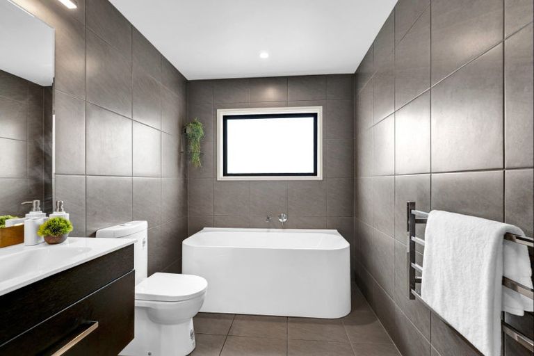 Photo of property in 12 Kotare Drive, Waiwhakaiho, New Plymouth, 4312